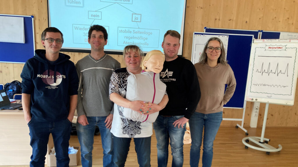 Erste Hilfe Kurs bei Perusch Paletten mit Ersthelfer
